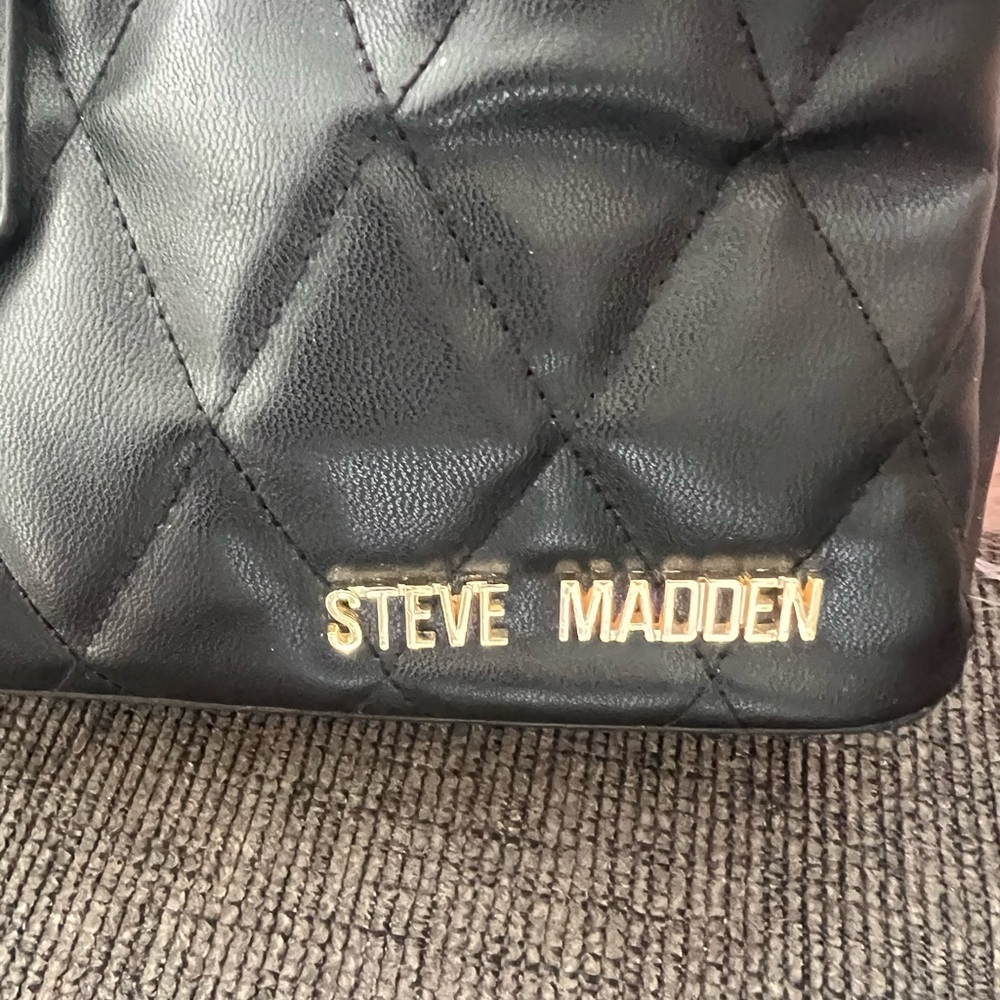 Steve Madden Black Quilted Crossbody Handbag w/ Gold Chain - Picture 9 of 14